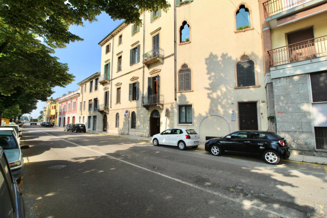 Attivita' commerciale in vendita a Verona