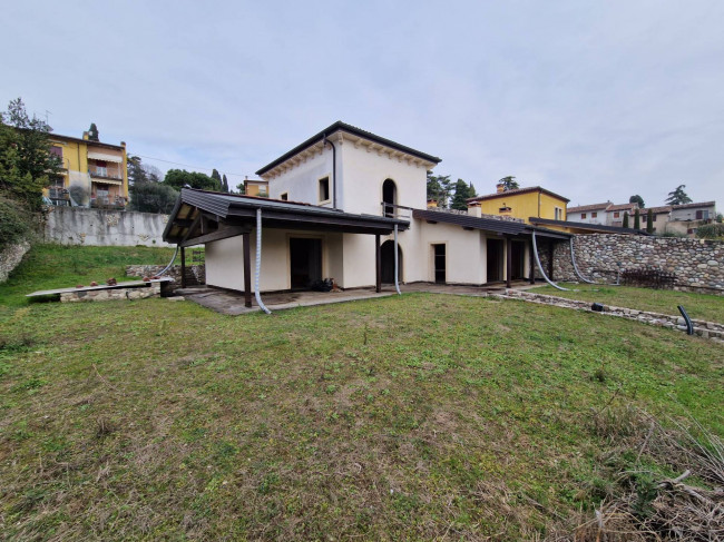 Villa bifamiliare in vendita a Sona