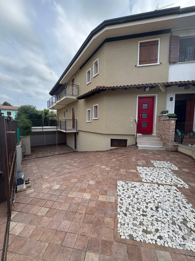 Villa a schiera in affitto a Peschiera del Garda