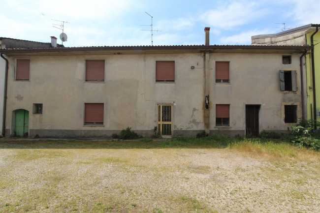 Casa indipendente in vendita a Valeggio sul Mincio
