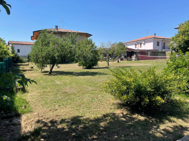 Terreno edificabile in vendita a Monzambano