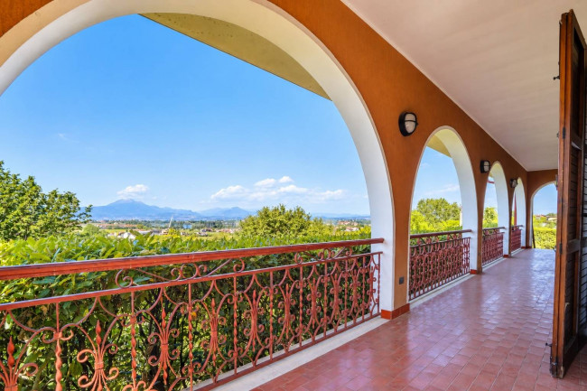 Villa in vendita a Peschiera del Garda