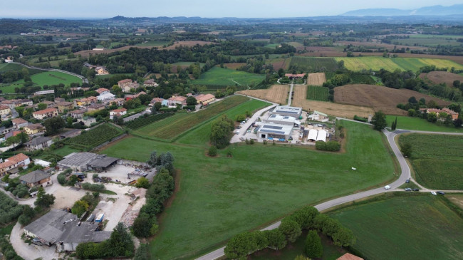 Terreno edificabile in vendita a Monzambano