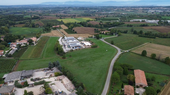 Terreno edificabile in vendita a Monzambano