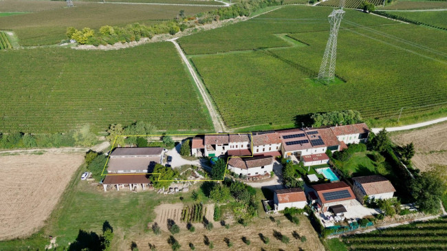 Casa indipendente con terreno in vendita a Pozzolengo