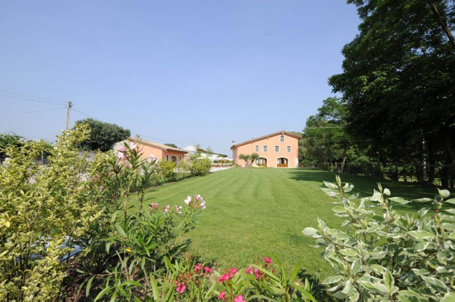 Ristorante - Residenziale in vendita a Valeggio sul Mincio