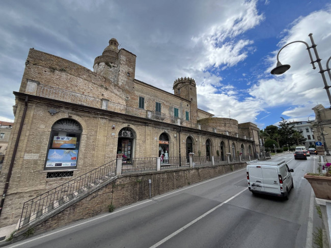 Attività commerciale in Affitto a Vasto
