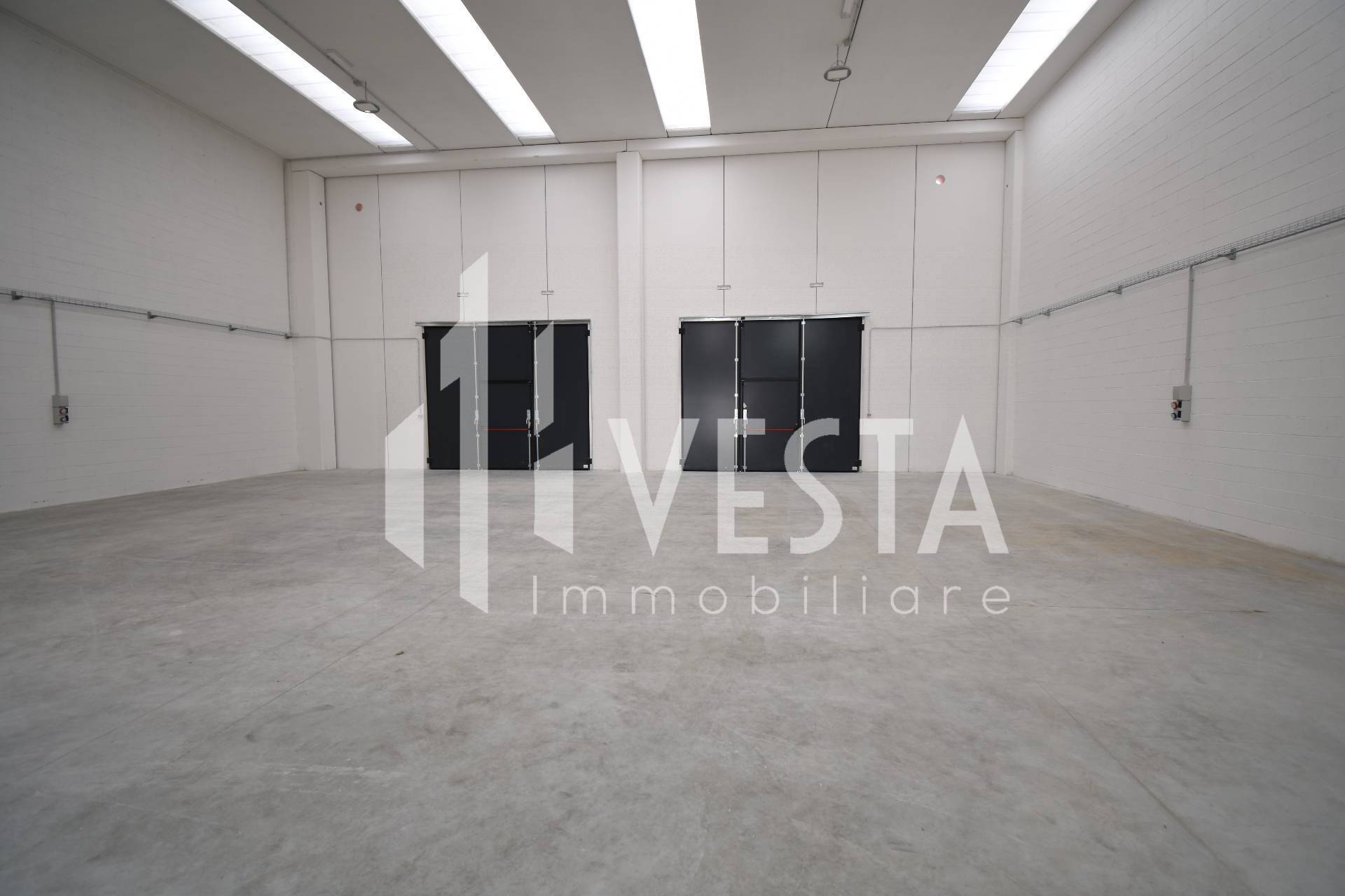 Fondo commerciale in affitto a Busnago (MB)