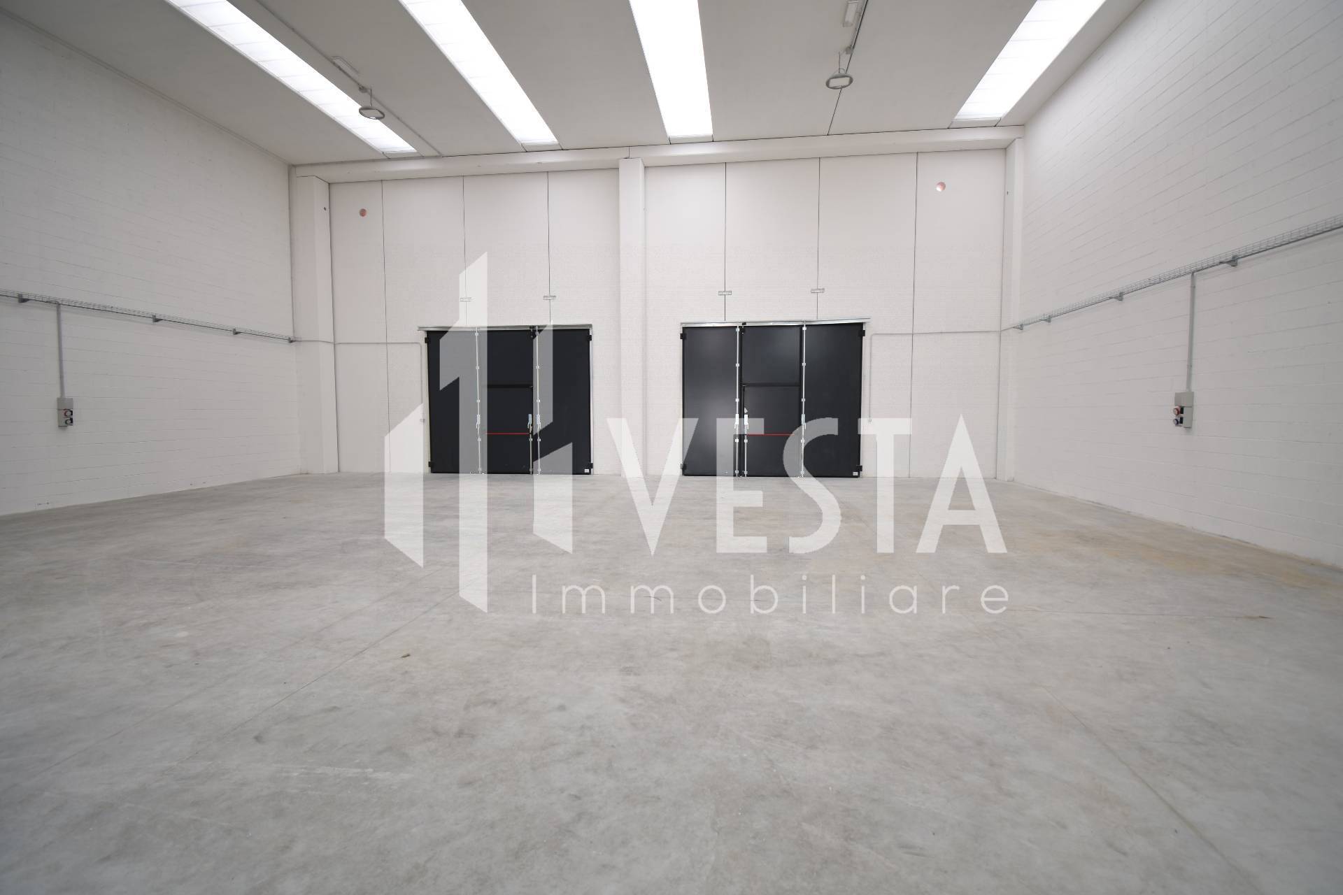 Fondo commerciale in affitto a Busnago (MB)