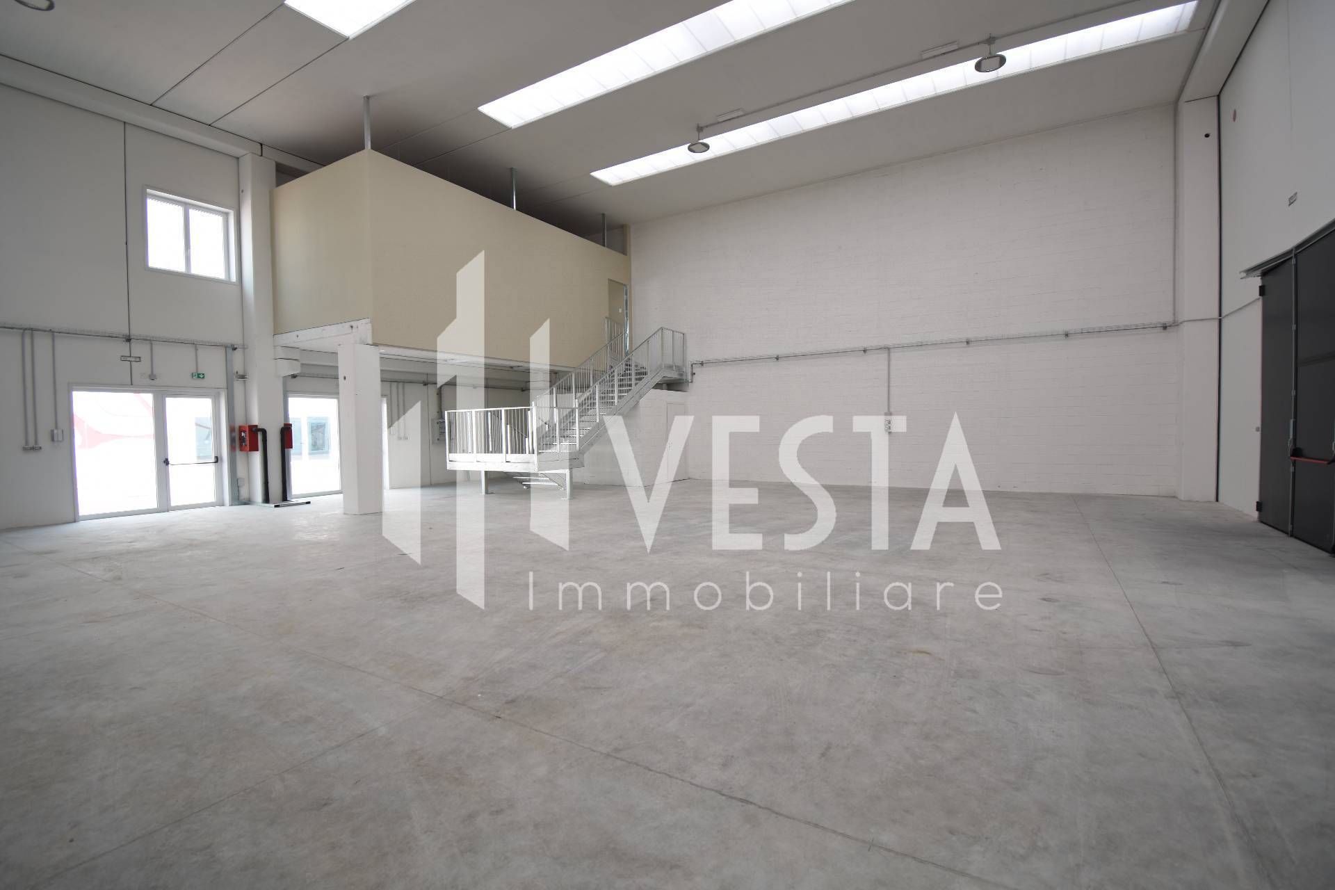 Fondo commerciale in affitto a Busnago (MB)