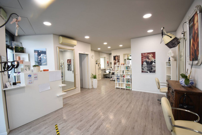 Locale commerciale a Airuno