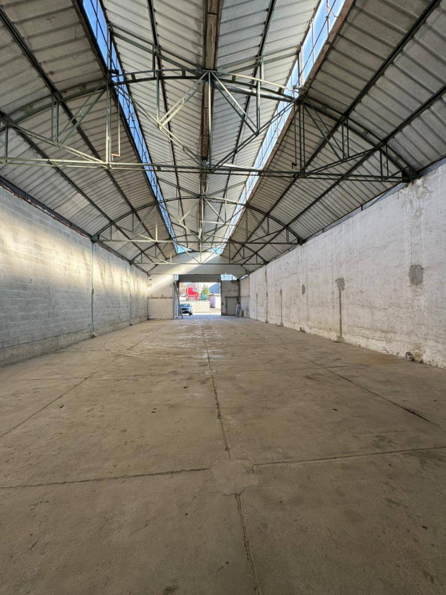 Capannone a Monticello Brianza