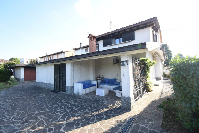 Villa bifamiliare a Osnago