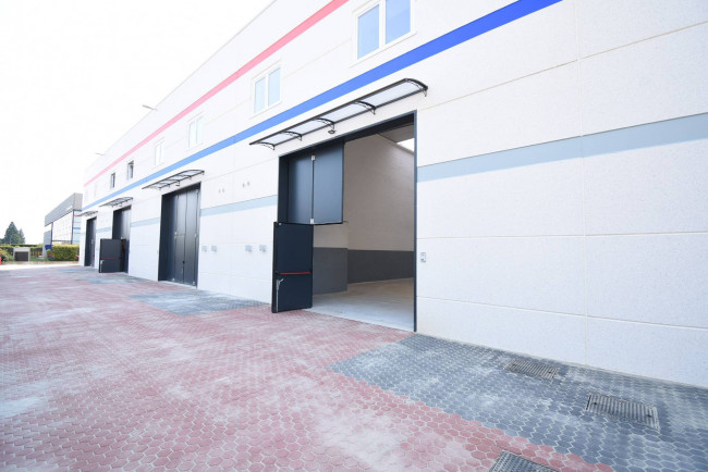 Capannone a Bernareggio