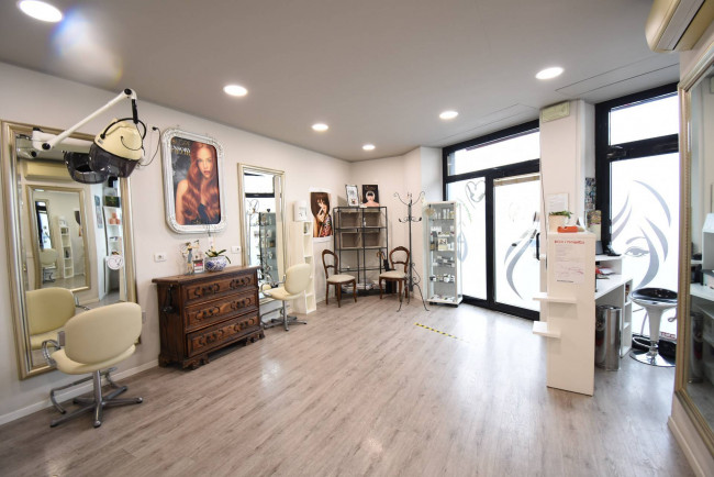 Locale commerciale a Airuno