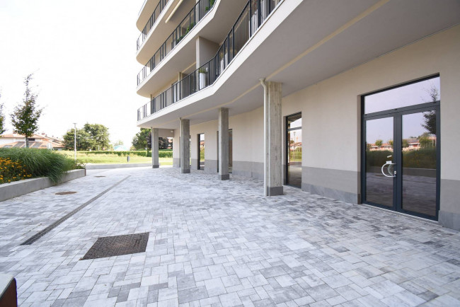 Negozio a Burago di Molgora
