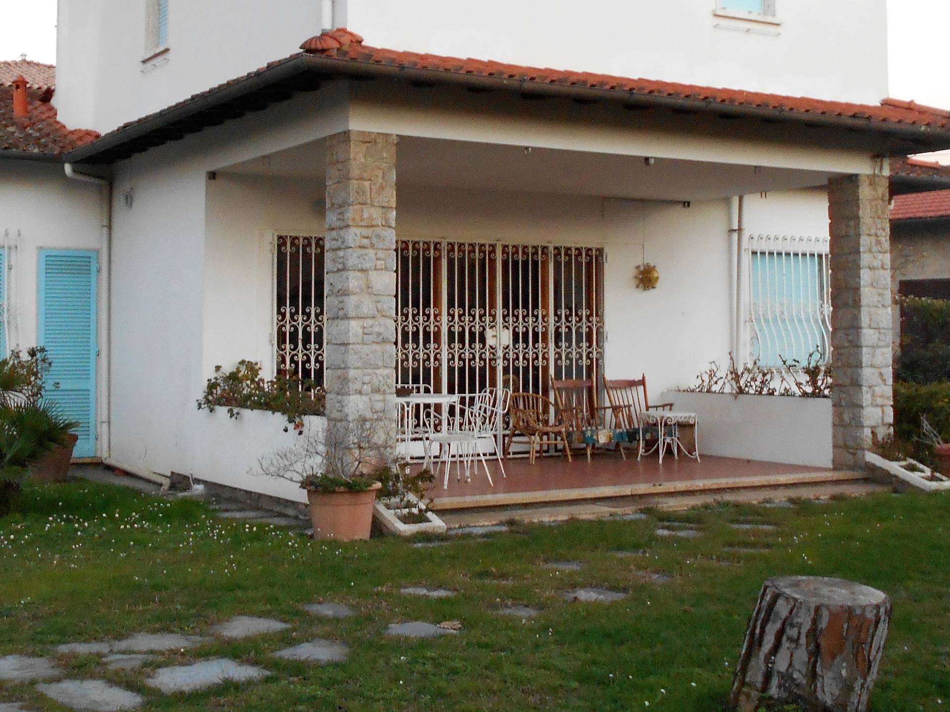 Casa indipendente in affitto a Vittoria Apuana, Forte Dei Marmi (LU)