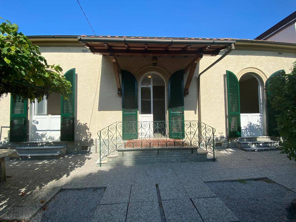 Casa indipendente in affitto a Forte Dei Marmi (LU)