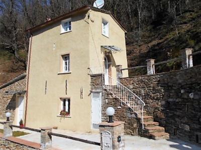Porzione di casa in vendita a Seravezza (LU)