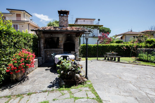 Casa indipendente in affitto a Forte Dei Marmi (LU)