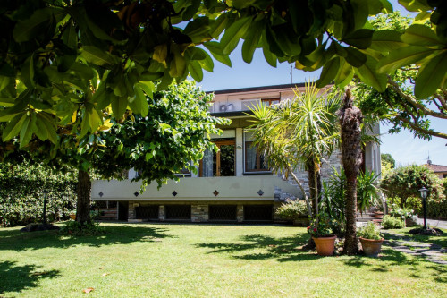 Casa indipendente in affitto a Forte Dei Marmi (LU)