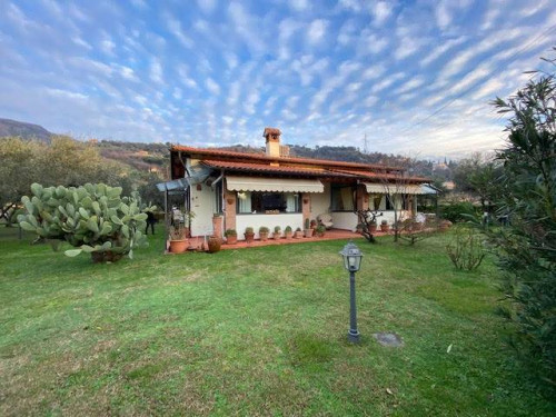 Villa for Sale to Seravezza