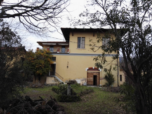 Villa in Vendita a Seravezza