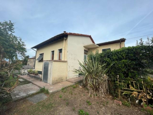 Single House for Sale to Pietrasanta