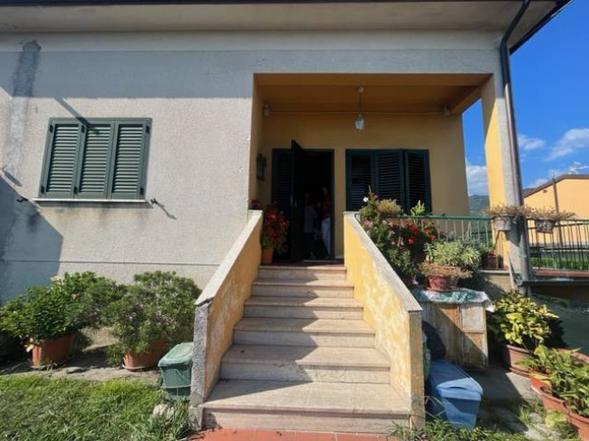 Bifamiliare in Vendita a Pietrasanta