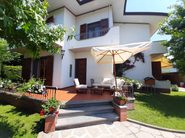 Villa in Affitto a Forte dei Marmi