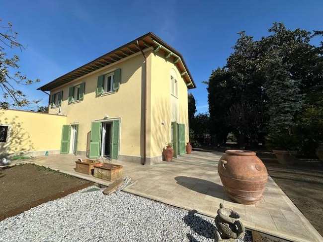 Bifamiliare in Affitto a Forte dei Marmi