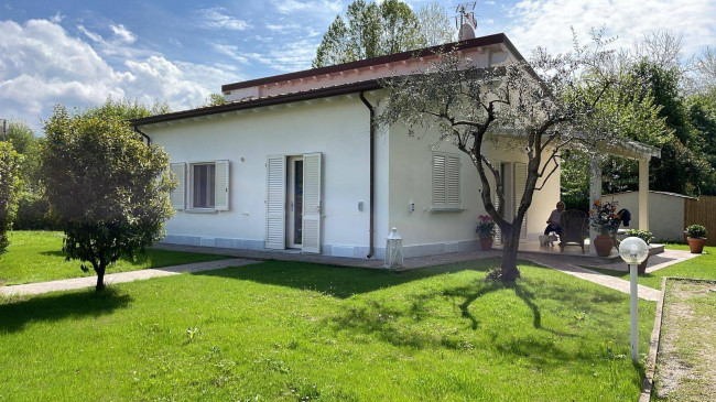 Single House for Sale to Pietrasanta