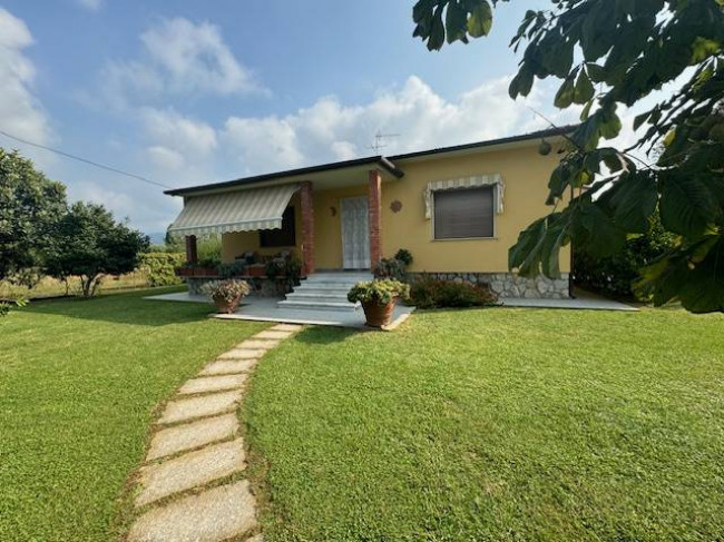 Villa in Vendita a Forte dei Marmi