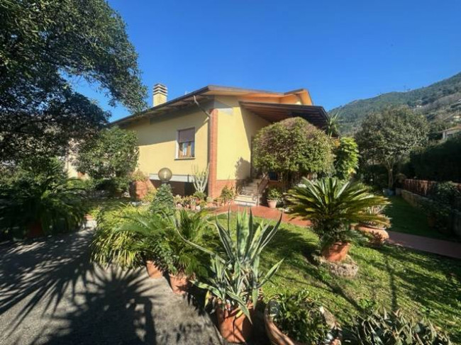 Single House for Sale to Seravezza