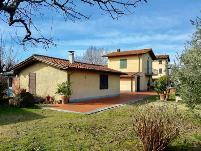 Complesso Immobiliare in Vendita a Pietrasanta