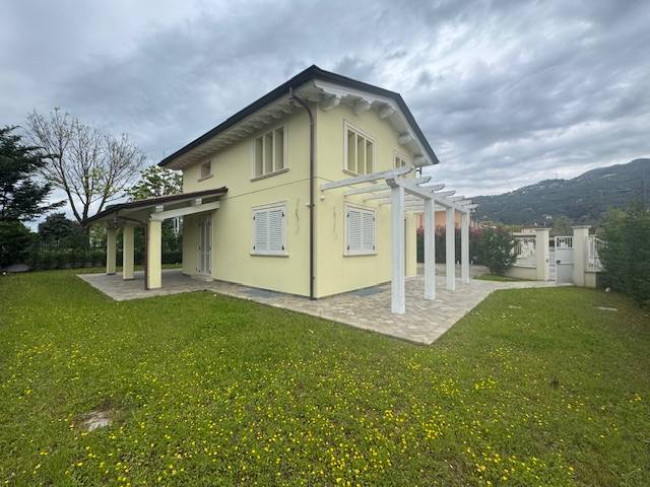 Villa in Vendita a Pietrasanta