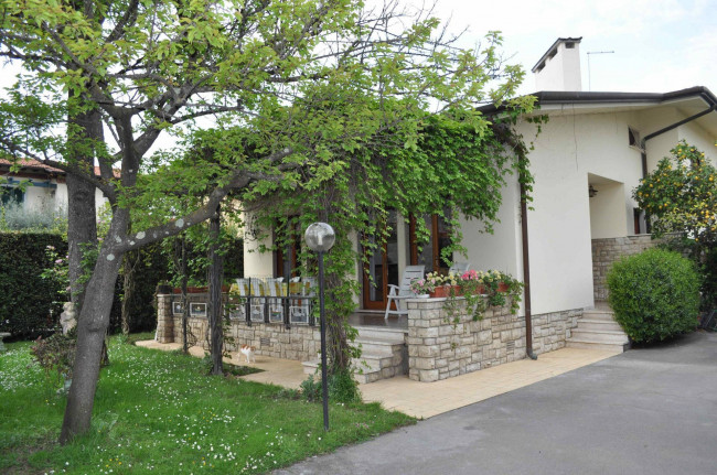 Villa in Vendita a Forte dei Marmi