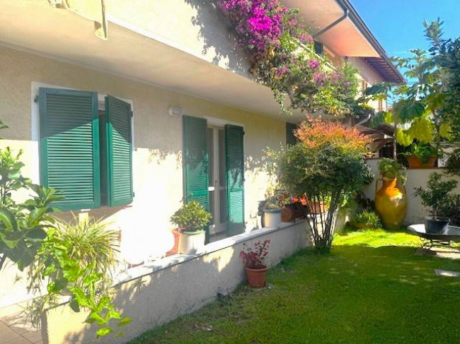 Bifamiliare in Vendita a Forte dei Marmi