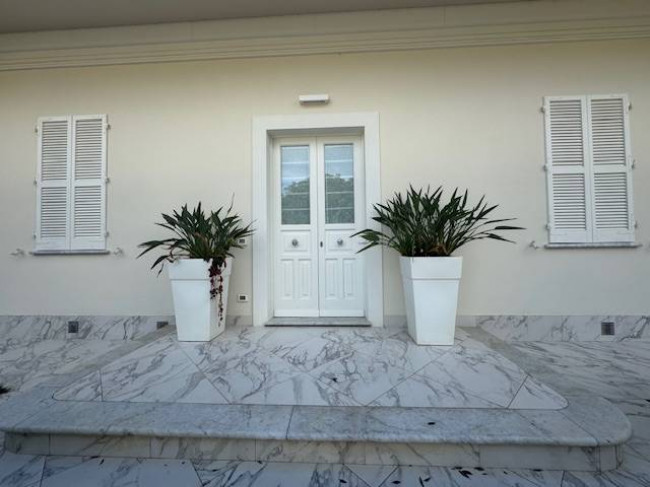 Villa di Pregio in Vendita a Pietrasanta