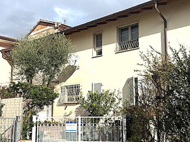 Bifamiliare in Vendita a Seravezza