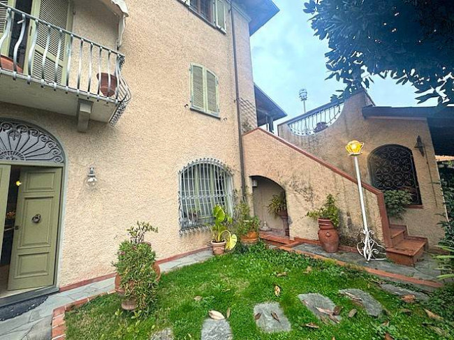 Complesso Immobiliare in Vendita a Seravezza
