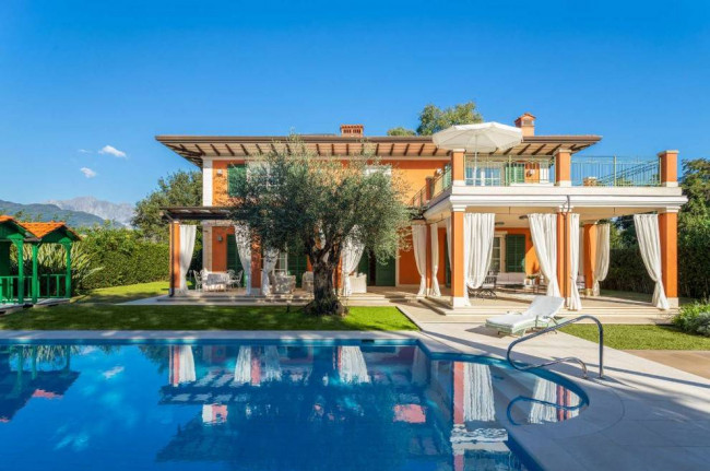 Villa con piscina in Affitto a Forte dei Marmi