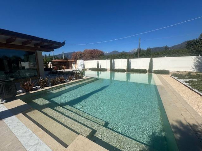 Villa con piscina in Affitto a Pietrasanta