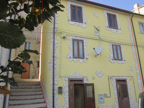 Casa indipendente a più piani in Vendita a Castiglione Messer Marino