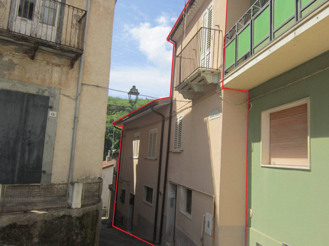 Detached multi-storey house for Sale to Castelverrino