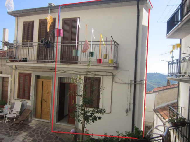 Casa  indipendente multipiano in Vendita a Poggio Sannita