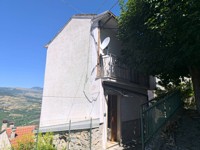 Casa  indipendente multipiano in Vendita a Poggio Sannita