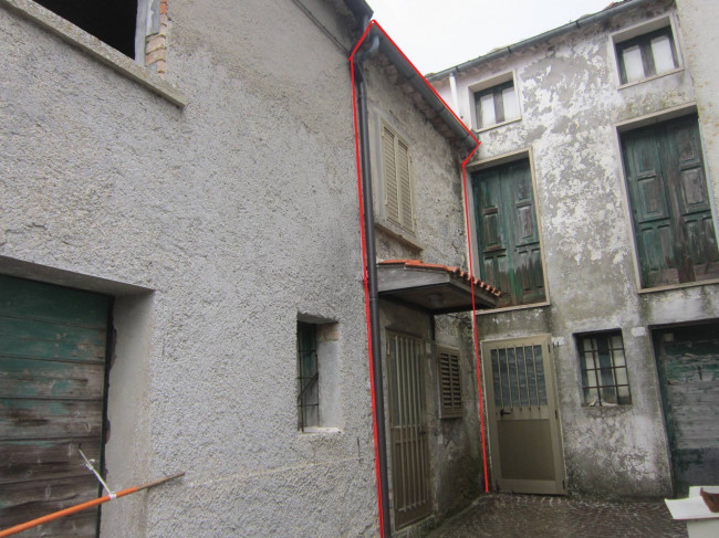 casa in centro storico su due piani in Vendita a Schiavi di Abruzzo