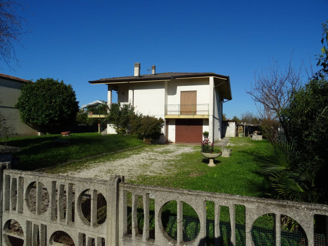 Casa indipendente in vendita a Carlino (UD)