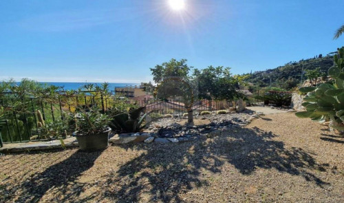 Villa in vendita a Bordighera (IM)